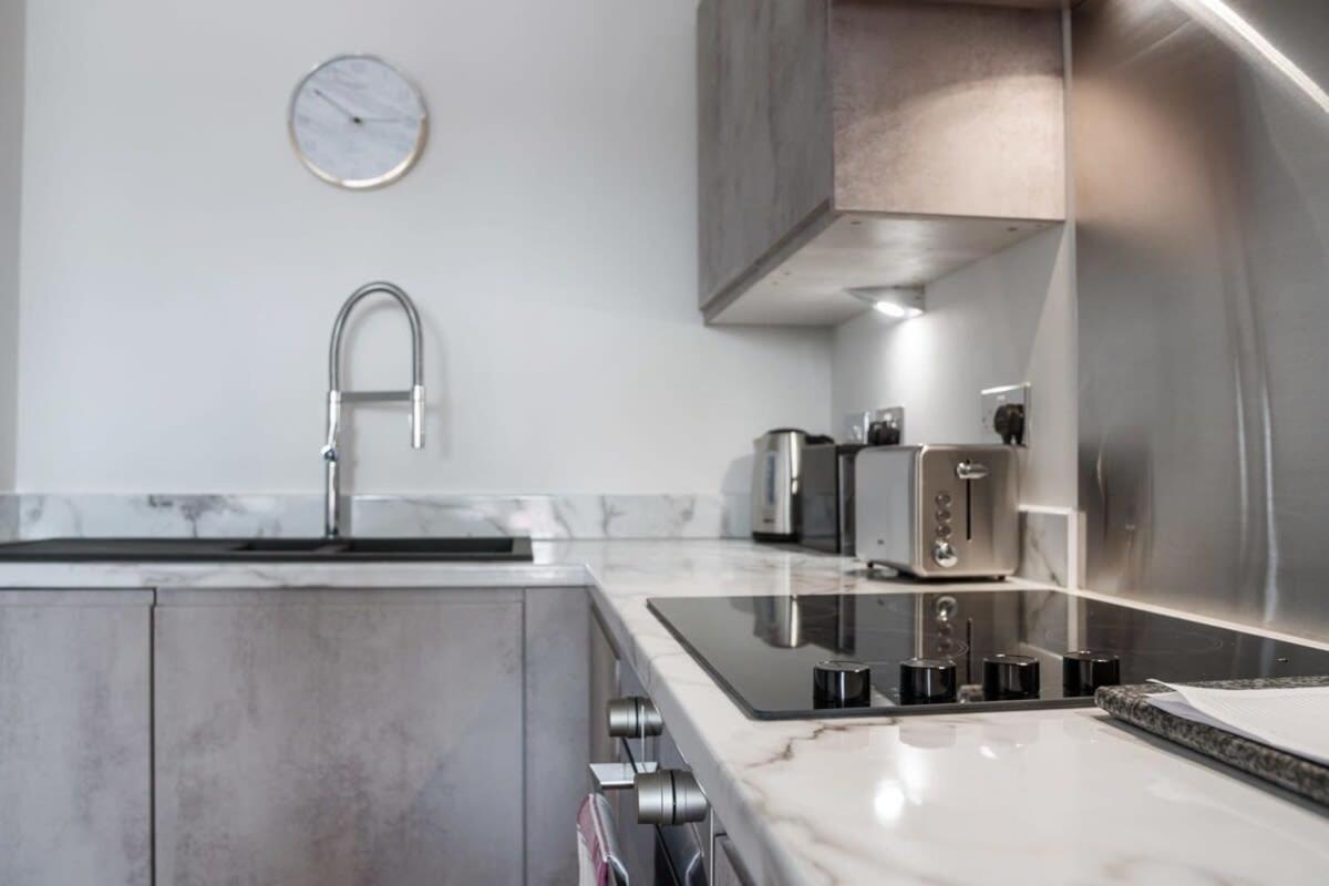 Lovely Riverside 2 Bed Apartment Leeds  Esterno foto